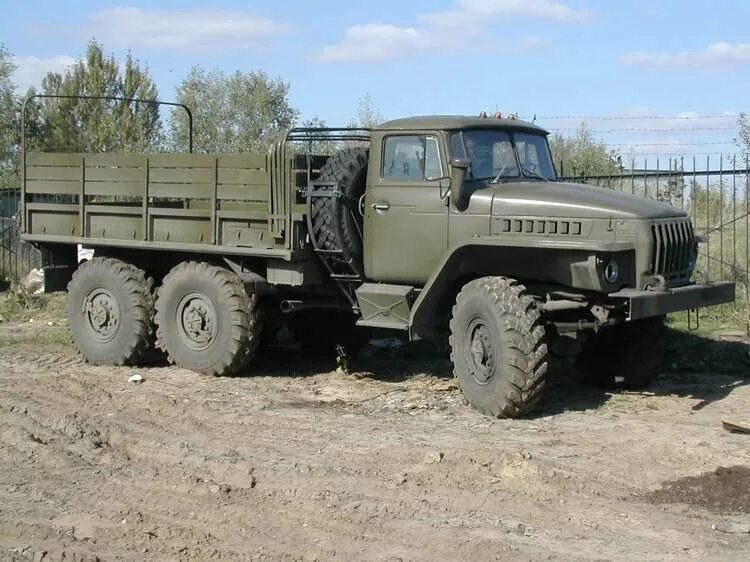 Купить военный урал. Урал 4320 бортовой. Урал 4320 бортовой военный. Урал 4320 грузовой бортовой. Урал 4320 ЯМЗ 236.