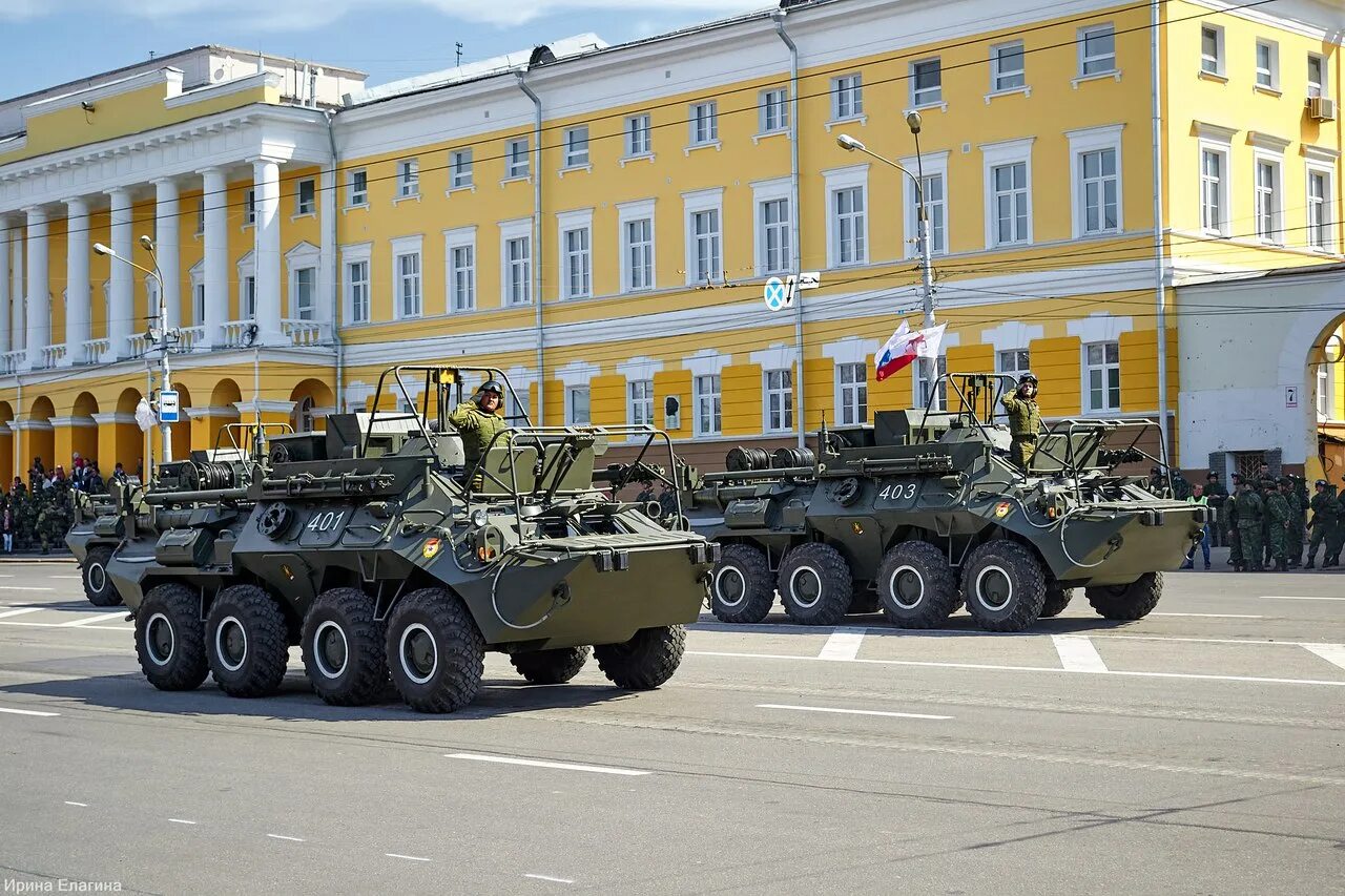 Нижний новгород какой военный. Парад Победы в Нижнем Новгороде. Репетиция парада Нижний Новгород. Парад техники Нижний Новгород. Парад 9 мая Нижний Новгород.