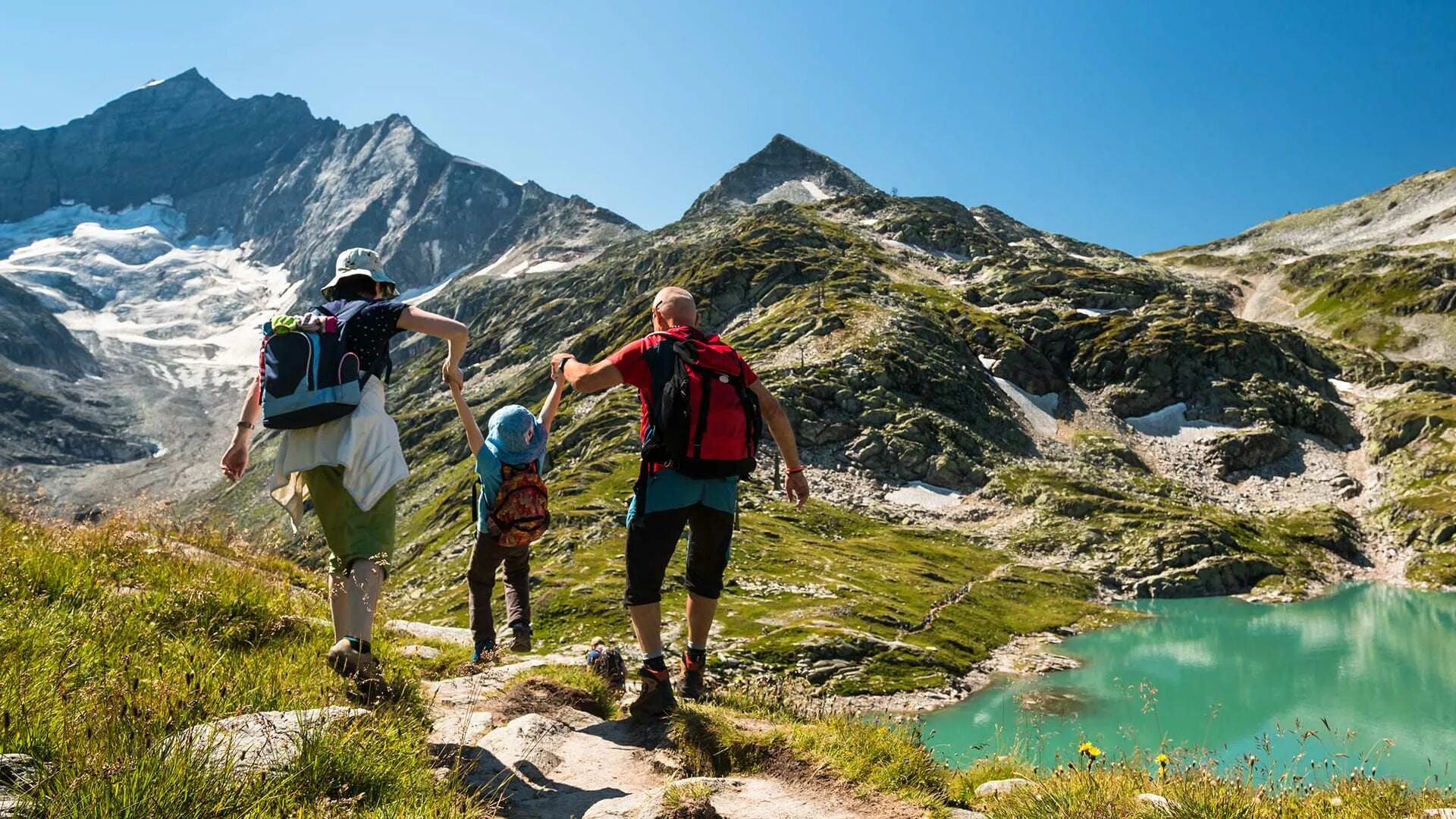 Tourism ecotourism. Треккинг хайкинг. Хайкинг Арагви. Пешеходный туризм. Экскурсия в горы.