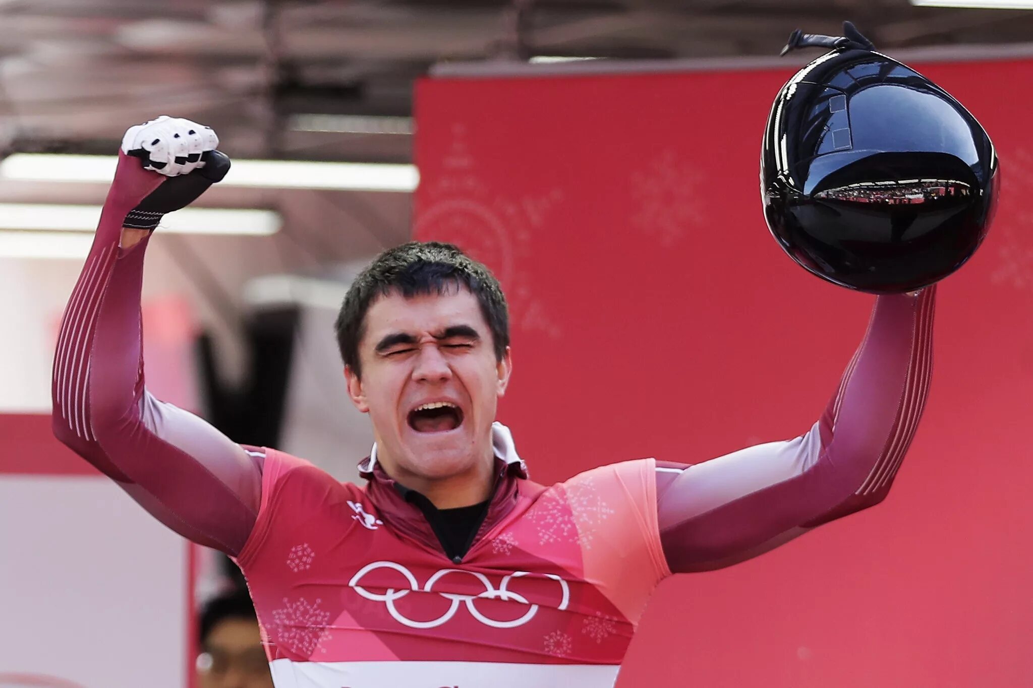 Никита трегубов скелетон олимпиада 2014. Серебряный призер олимпиады 2018. Серебряный призер олимпиады 2018. Никита трегубов. Денис спицов лыжные гонки.