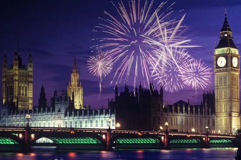 London holidays. Новогодние традиции в великобритании. Рождество в великобритании. Рождество в англии биг бен. Тауэр в лондоне кристмас.
