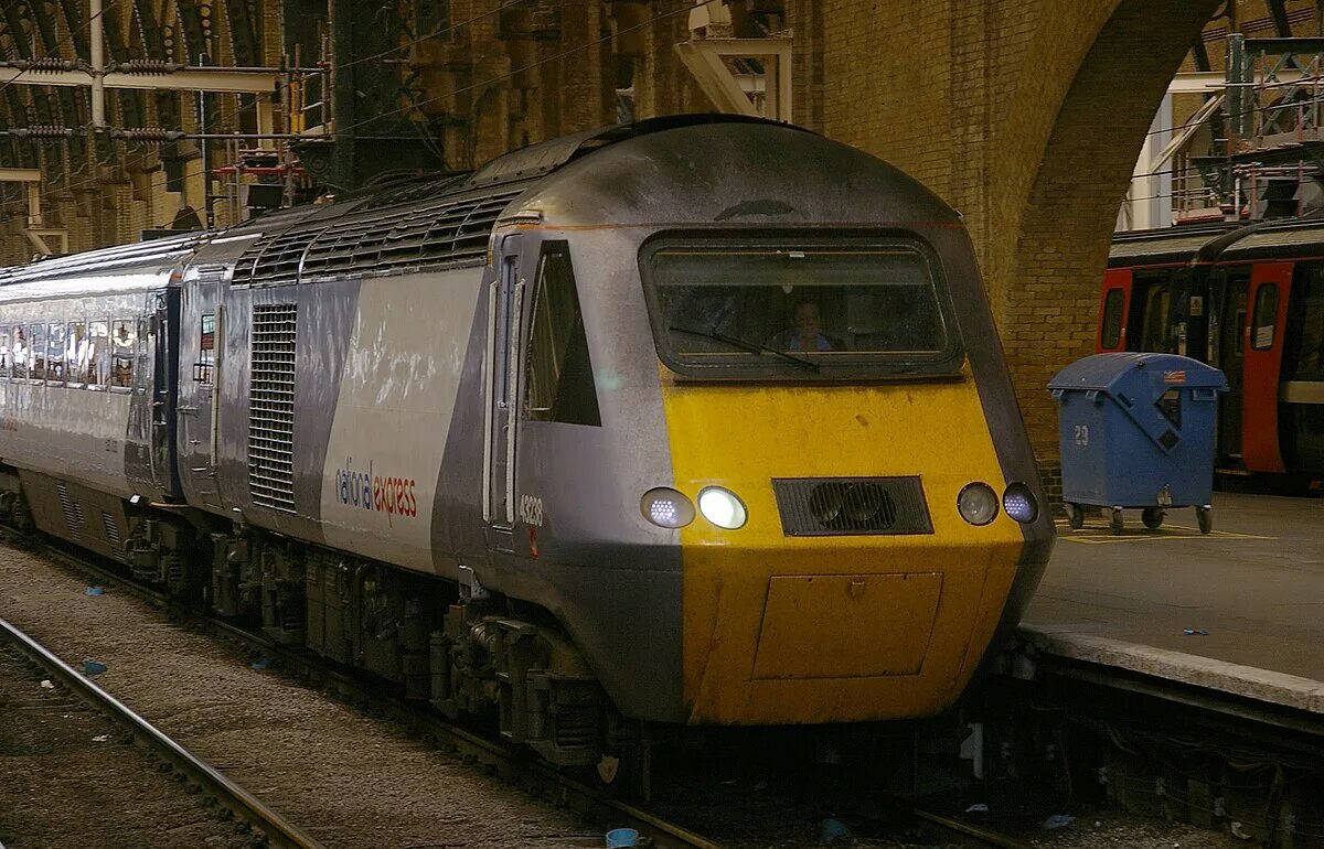 Жд national express. Сталкер арты поезд. Метро 2033 призрачный поезд. Мрачная железная дорога. Lost transport 2022 постер.