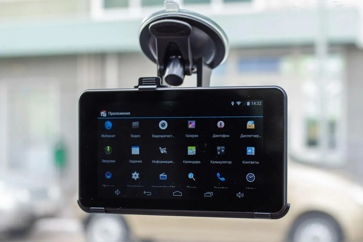Видеорегистраторы с gps навигатором. Видеорегистратор navitel re900. navitel re900 gps. navitel re900 навигатор и видеорегистратор 2-в-1. видеорегистратор с навигатором навител re900.