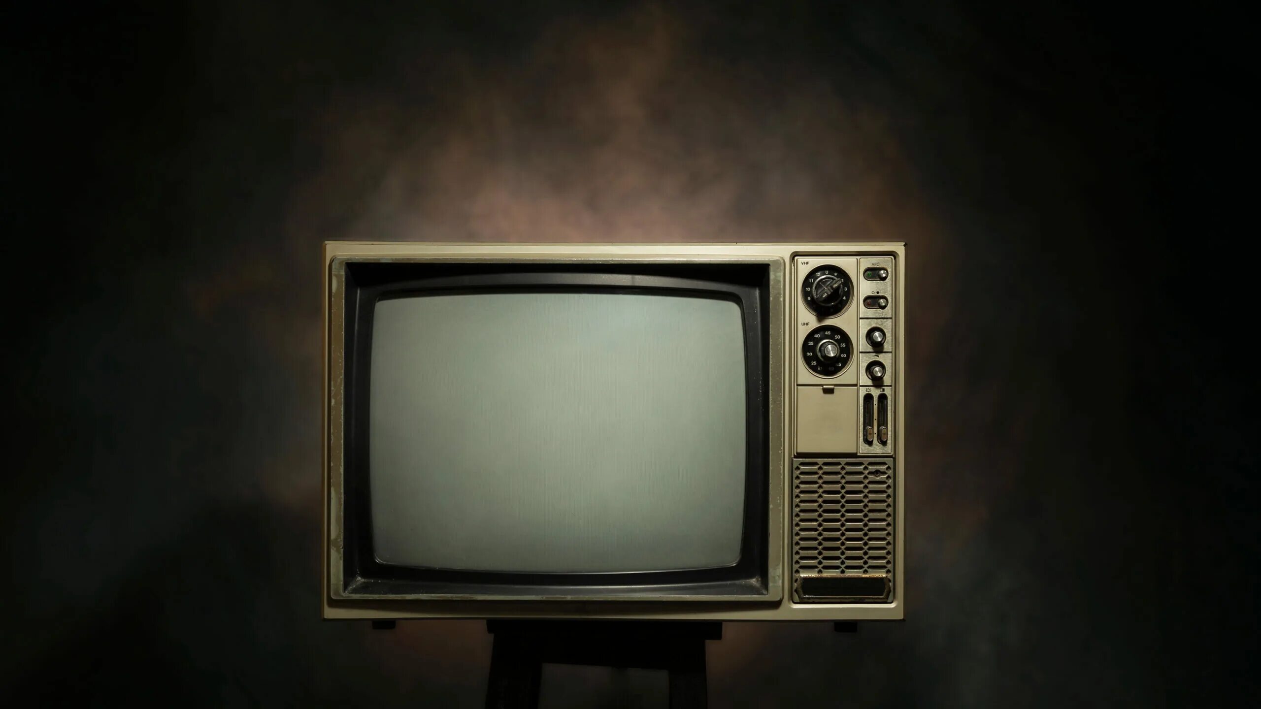Слушать песню телевизор телевизор телевизор. Старый телевизор. Квадратный телевизор. Обои на телевизор. Стоящий телевизор.