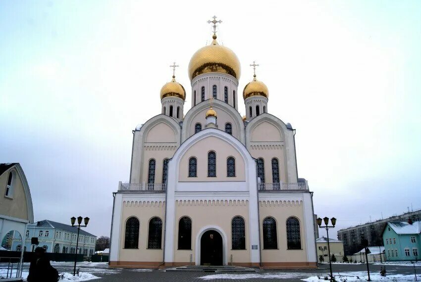 Новосибирская православная церковь. Новосибирская православная церковь. Новосибирская православная церковь. Однокупольный храм новосибирск. Храм возле церкви новосибирска.