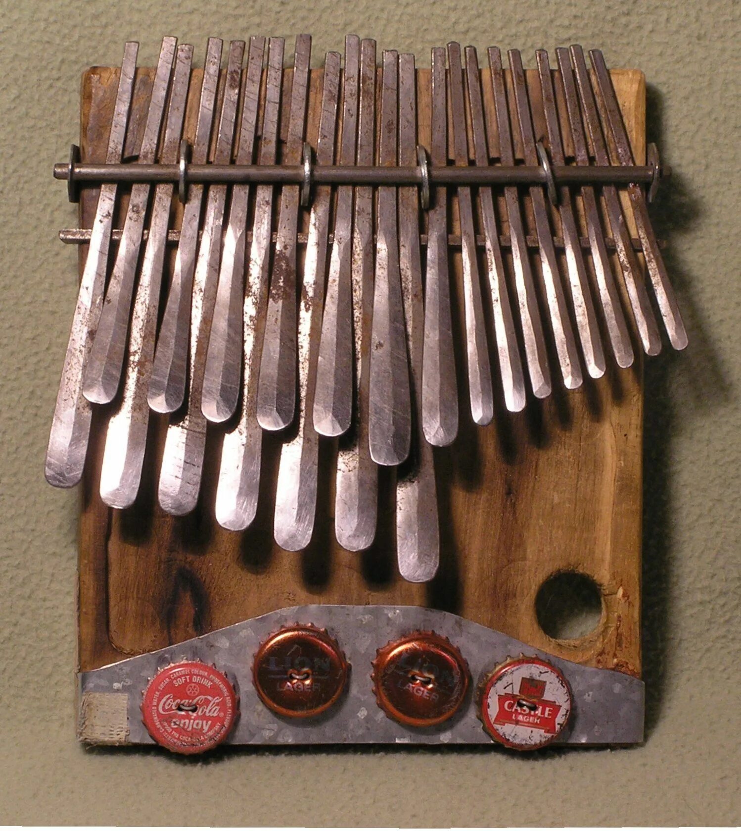 Мбира музыкальный инструмент Африка. Калимба мбира. Калимба музыкальный инструмент африканские музыкальные. Калимба древняя.