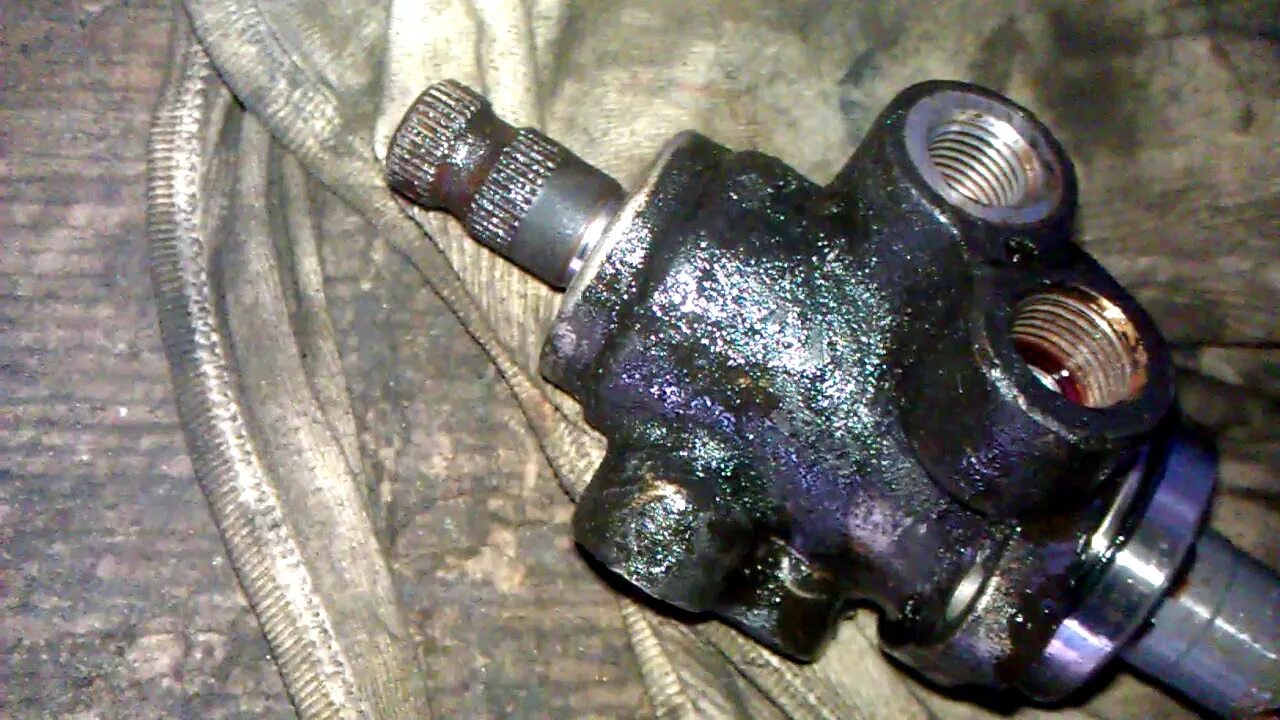 Течь гидроусилителя руля. Течет гур. Гидроусилитель руля 4m42. Течь гидроусилителя руля. Гур 3110 в ниву.