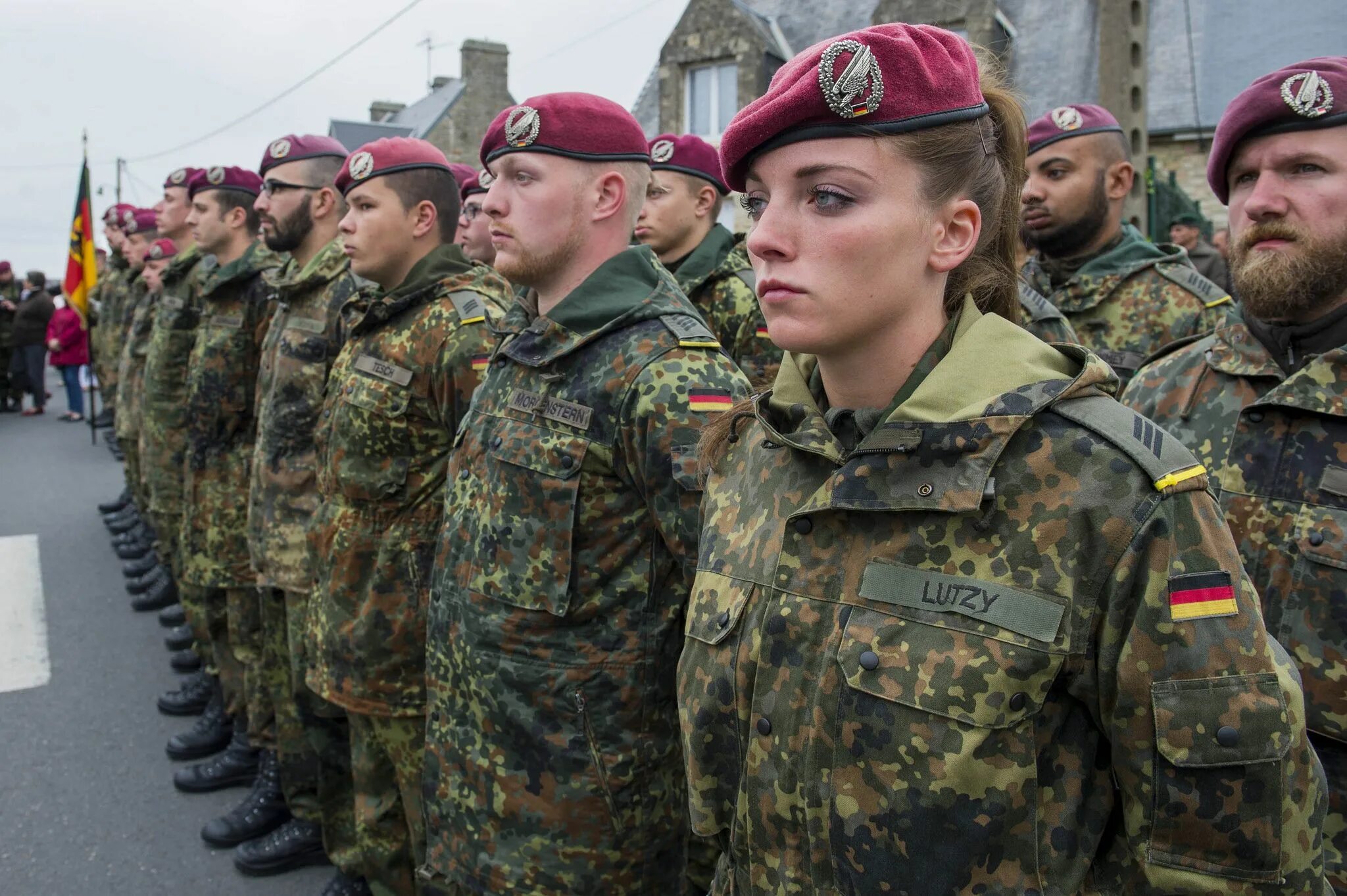 Военные организации германии. Армия Германии Бундесвера. Форма армии Бундесвера 2020. Военные Германии Бундесвер. Солдаты Бундесвер Австрия.