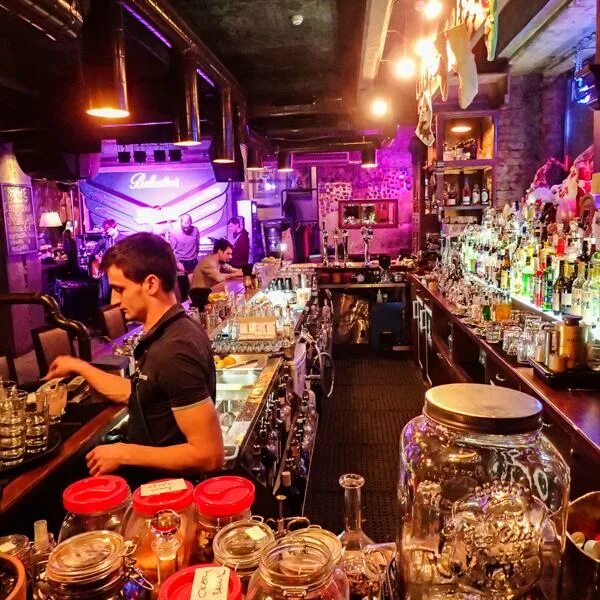 Бары в центре города. Стей тру бар на китай городе. «stay true bar» ресторан москва. крутые бары москвы. тематические бары в москве.