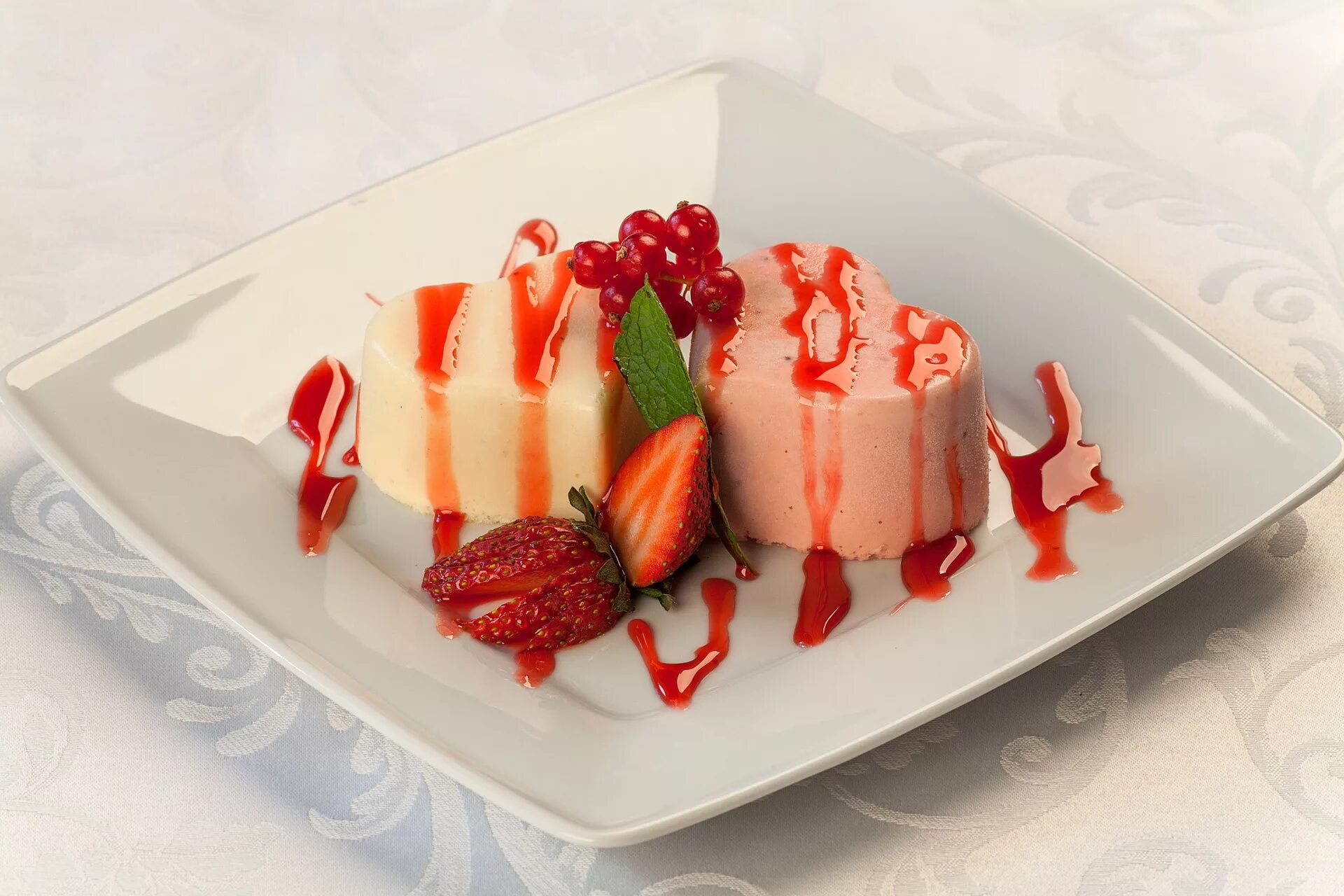 Панна котта итальянские Десерты. Panna Cotta с клубникой. Ягодная Панна котта. Крем-Панна котта. Фирменное блюдо изделие