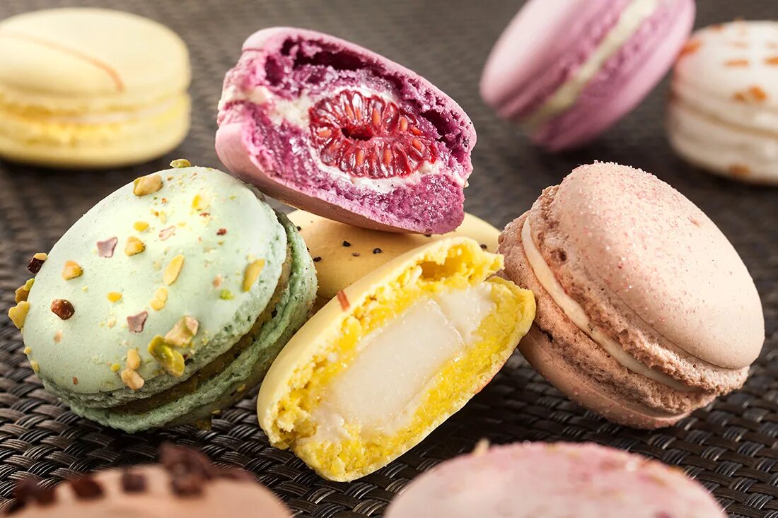 Макарон внутри. Макарунс буше. французские макарони.