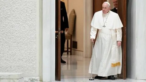 Папа извинился