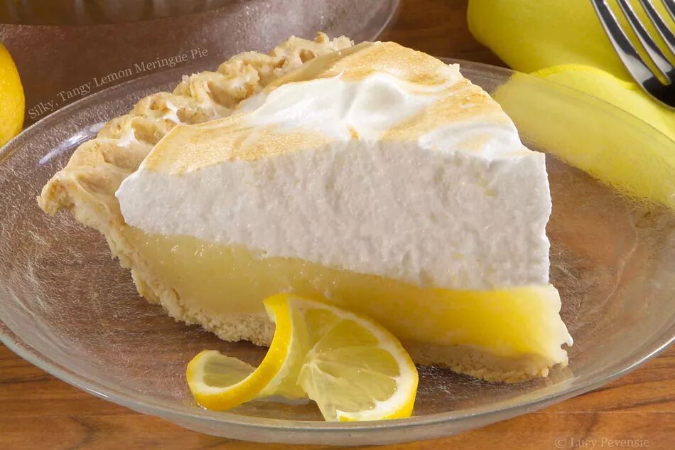 Лимонное масло сливочное. Lemon Meringue pie. Лимонный тарт Франция. Лимонный Пай с меренгой. Десерт лимонный тарт.