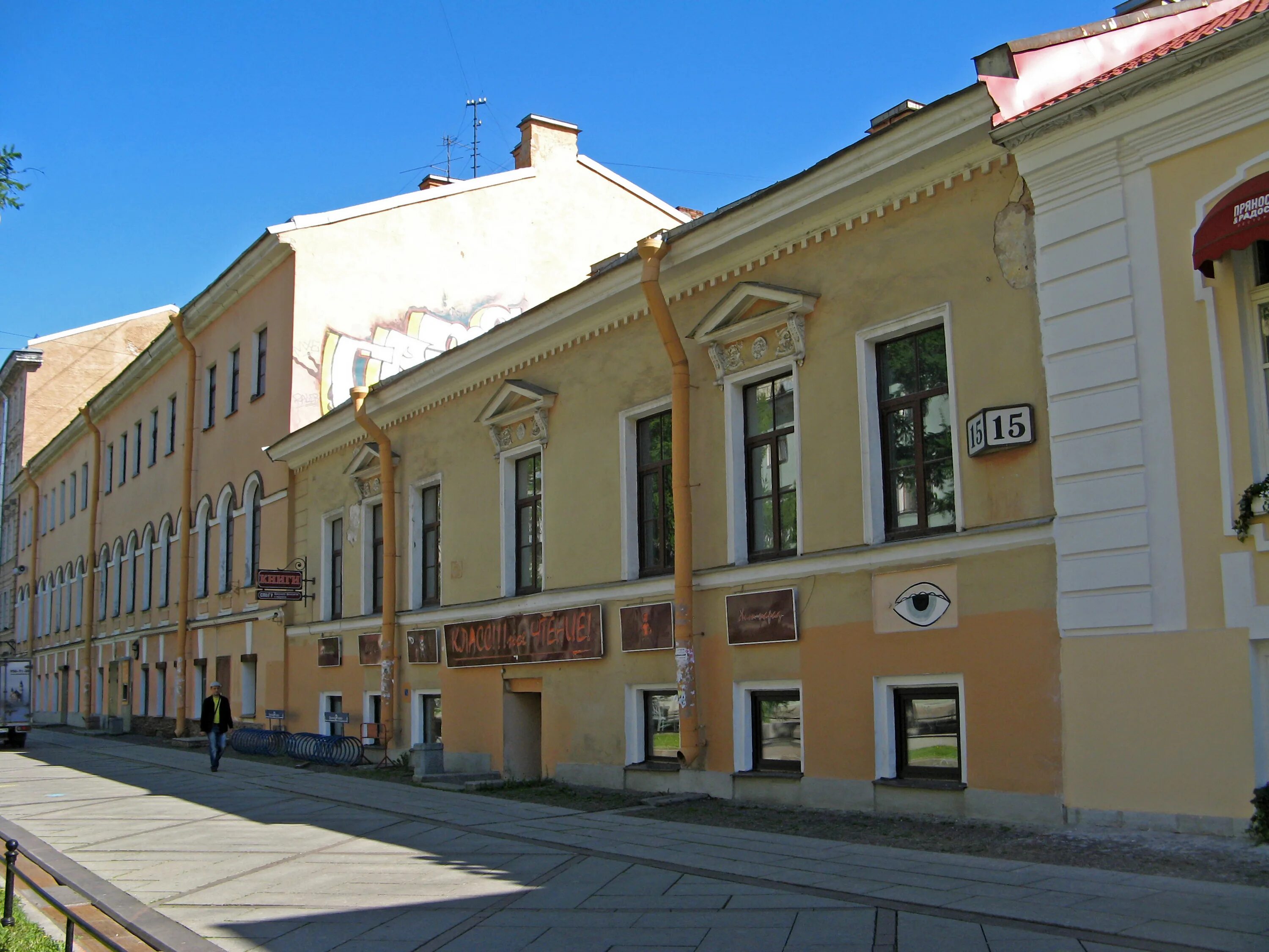 Анучин 4 ларинская гимназия спб. Атриумариум жилая постройка. Дом купца векрута. Доходный дом екимова кирочная 6. Музей науки лондон снаружи.
