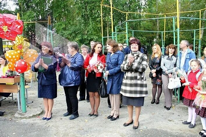 Сайт 61 школы екатеринбург. Школа 61 владивосток. Свердловск школа 61. Школа 61 екатеринбург фото. Школа 61.