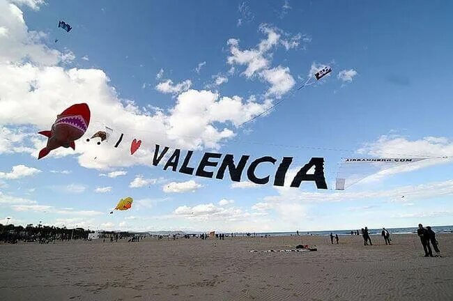 Love valencia. Love valencia. Love germany. Валенсия город в испании. Love valencia.
