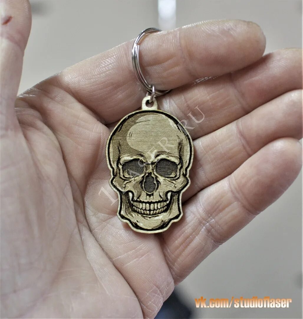 Деревянные подвески в машину. Автобрелки из фанеры. Брелок из фанеры авто. Брелки из фанеры. Брелок макет для лазерной резки.