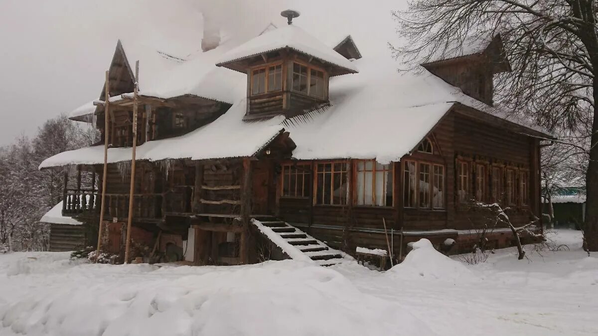 Подмосковный хагрид огарково. Хижина хагрида огарково. Хижина хагрида 7 д огарково фото. Русский хагрид из подмосковья. Подмосковный хагрид огарково.