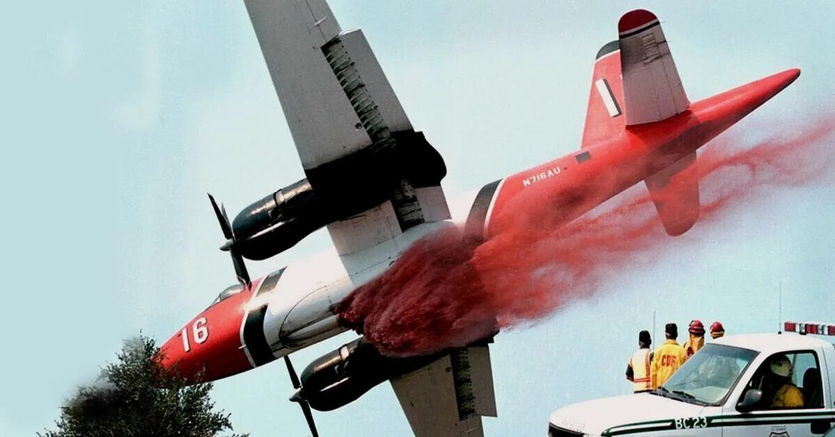 В каком году появились пожарные самолеты. Пожарный самолет. Пожарная Авиация США. Американский пожарный самолет. Пожарный лёгкий самолёт.