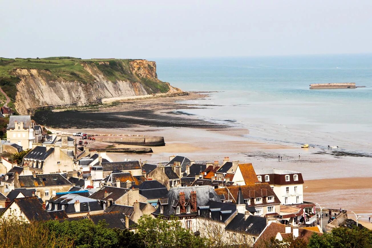 Итальянская ривьера, лигурийское побережье. Аквитания франция. Провинции у моря. Побережье города монтерей. Биарриц (аквитания).