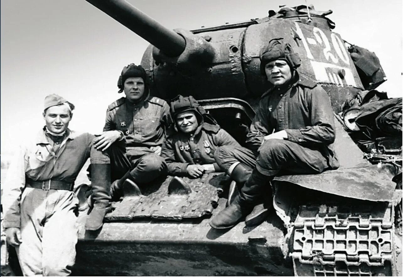 Про вов 2023. Экипаж танка т-34. Экипаж танка т-34 85. 63-Й Гвардейской Челябинской танковой бригады. Экипаж танка т-34 под командованием Михаила Катукова