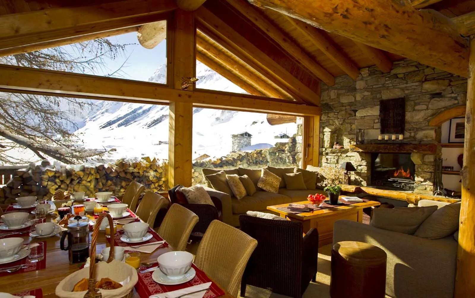 Горнолыжные кафе. Ресторан Шале Альпы Швейцария. Церматт ресторан на горе. Шале в Альпах ресторан. Ресторан в Швейцарии в горах.