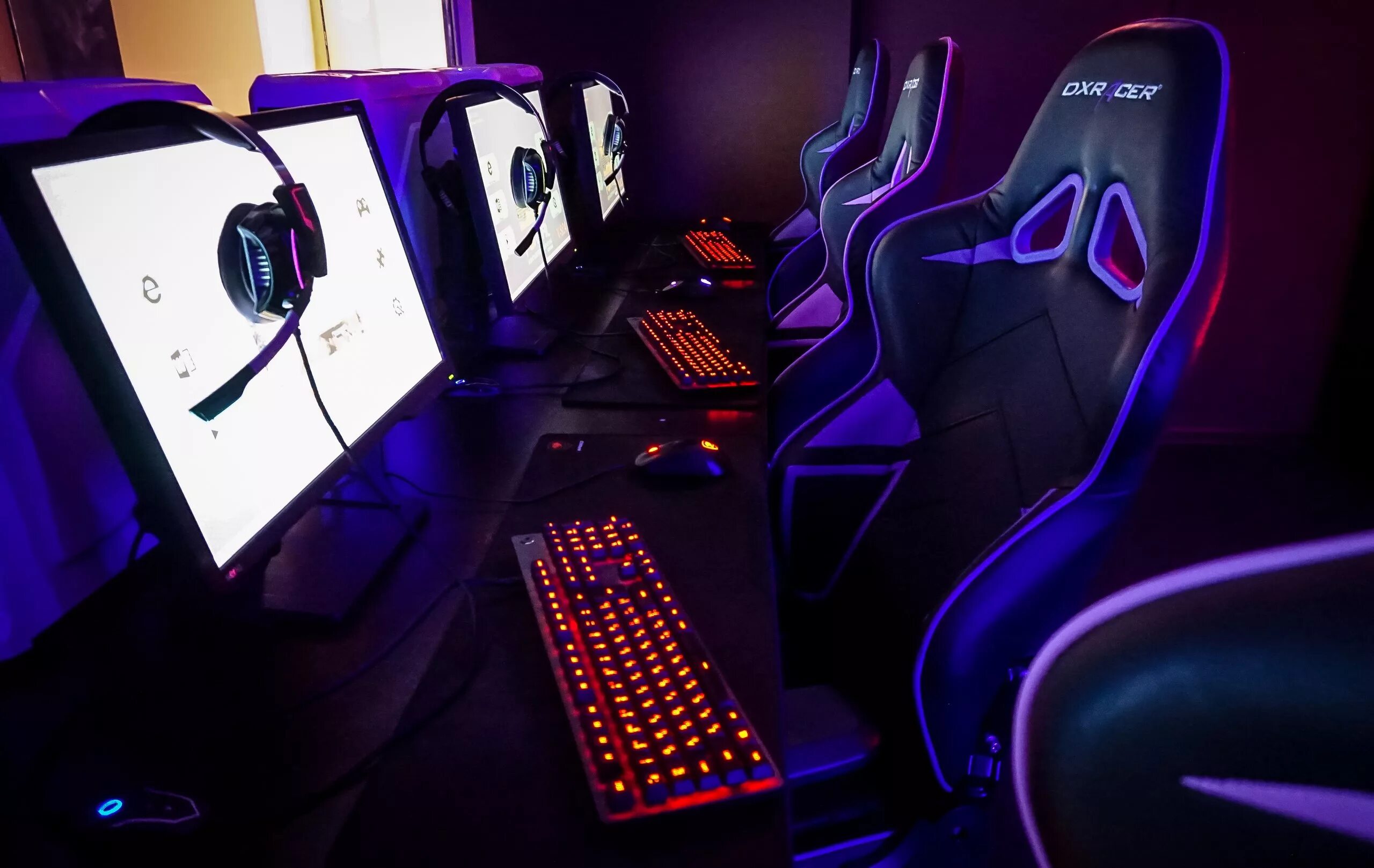 Игра аппаратура. Игра аппаратура. Компьютерный стол игровой. Теннис на игровых автоматах. Egt slot machine 2022.