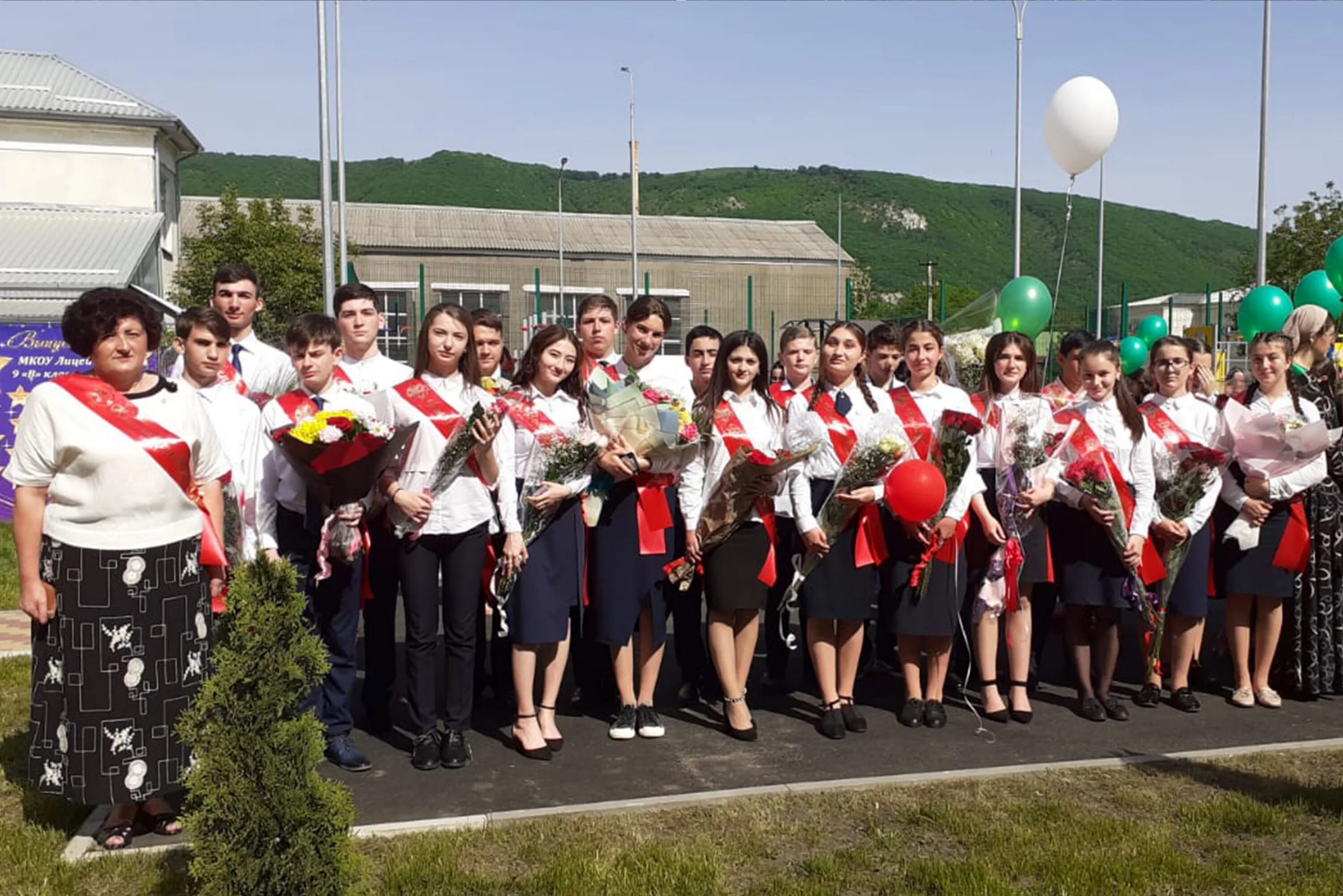 Курджиново Карачаево-Черкесия школа 1. Лицей 15 Карачаево Черкесии. Последний звонок КЧР. Школа в Юбилейном в КЧР. Черкесская школа