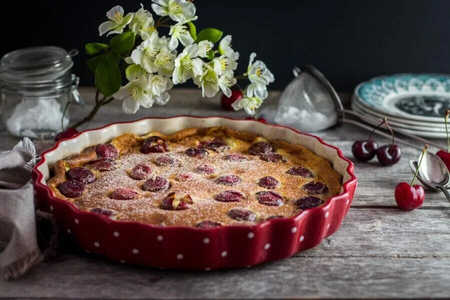 пирог с черешней в духовке. творожная запеканка с ягодами. пироги с вишней в духовке. пирог с вишней на кефире. вишня для пирога.