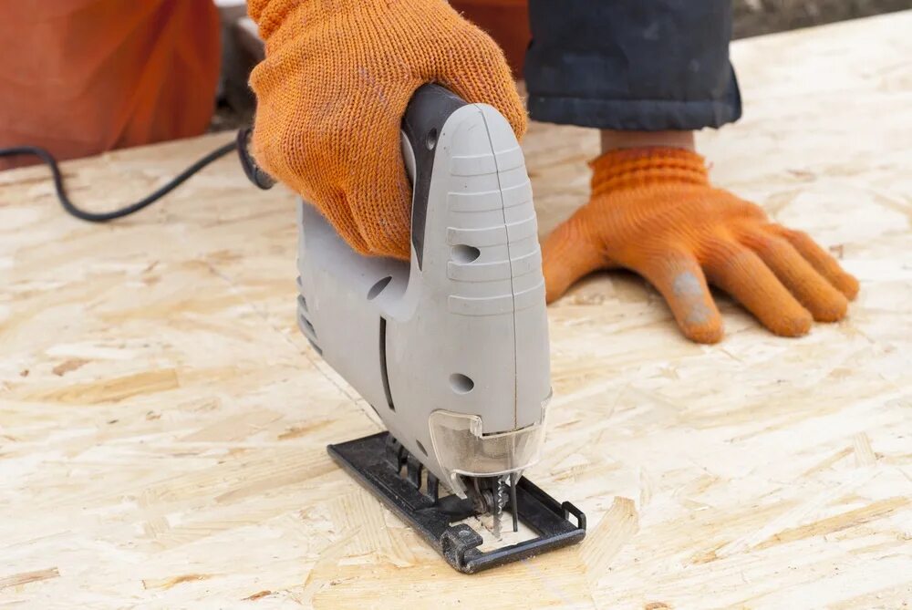 Пиление osb. Направляющая шина для bosch gks 12v-26. Bosch gks 65 gce professional с направляющей. Распиловка сип панелей. Распилить осб.