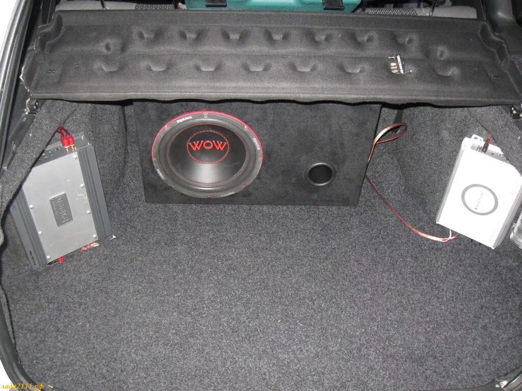 Размещение сабвуфера в салоне седан. Автозвук в багажник е34. Куда установить сабвуфер. Audi q3 автозвук. Сабвуфер ballistic car audio.