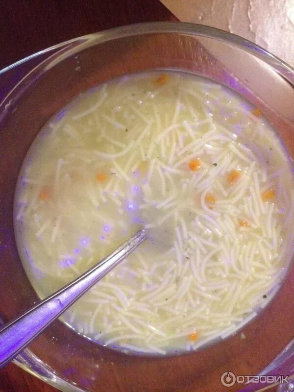 Бун тхай суп. Суп с яичной лапшой без зажарки. Лапша без зажарки. Суп-лапша куриная с зажаркой. Куриный суп со спагетти.