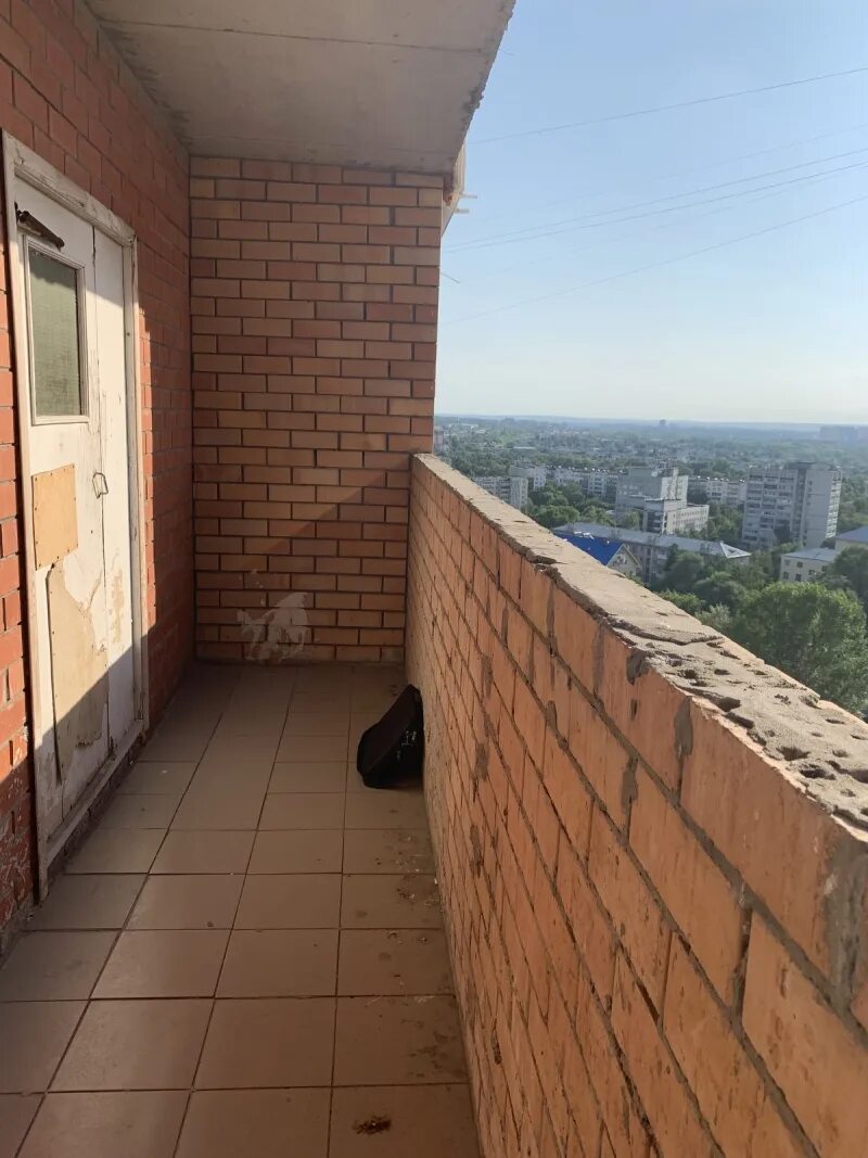 17 этаж. 17 этажный дом. в доме и на улице. кирова 6 ульяновск, выпала с балкона. женщина спрыгнула кирова 6 ульяновск.