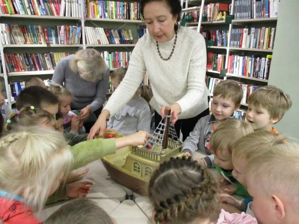 Семья натуралистов фестиваль. Семья житомирских отшельников. Французская семья натуралистов. Юный натуралист. Семья во франции.