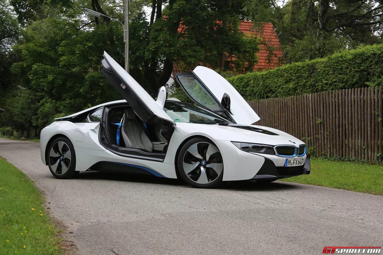 Купить дверь bmw. BMW i8 2016. BMW i8 дизель. BMW i8 2023. BMW i8 монокок.