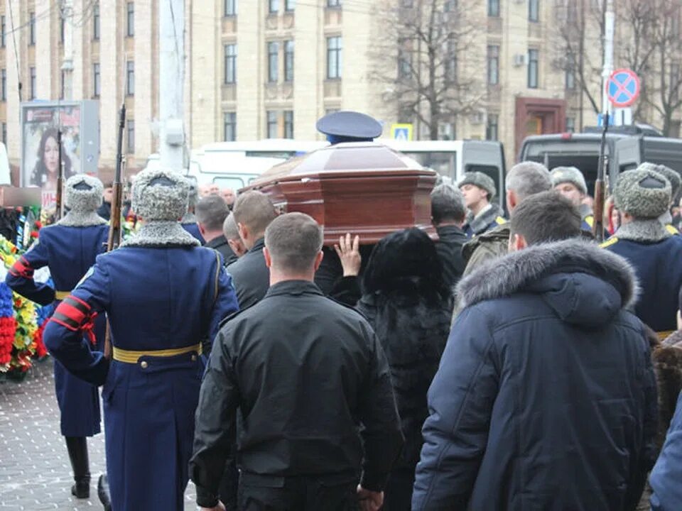 В Тамбове простились с Денисом Ивановым. Похороны Николая Малышева Торбеево. Простились с Денисом Духаниным. Прощание с денисом