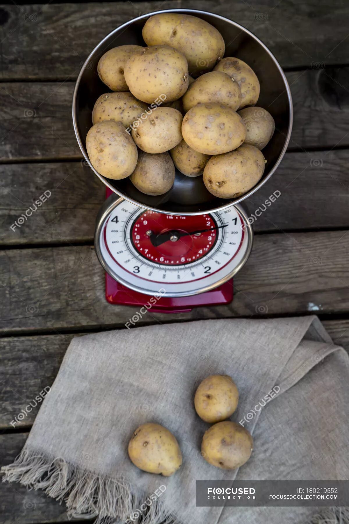 Килограмм картофеля. 1 Кг картошки. Картофель, 1 кг. Два кг картошки это.
