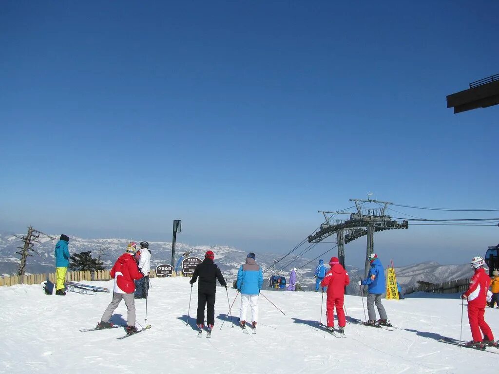 Северная корея горнолыжный курорт. Ёнпхён в Южной Корее. Ёнпхён горнолыжный курорт. Южная Корея лыжные курорты. Тэмюн Вивальди парк.