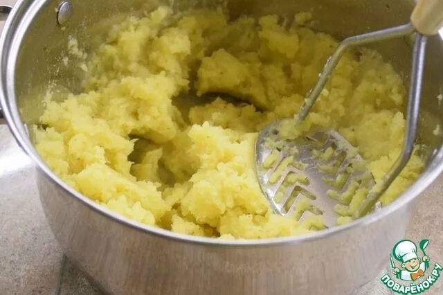 Почему пюре вязкое картофельное. Картофельное пюре через сито. оборудование для изготовления пюре из картофеля. как сделать самое вкусное пюре. протереть картофель через сито.
