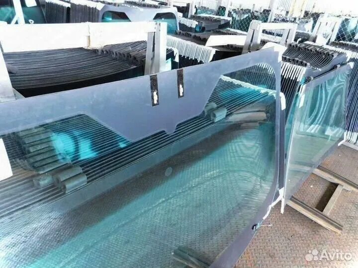 Левое стекло автомобиля. Автостекла fuyao. Лобовые стекла. Автомобильные стекла. Стекла машины.