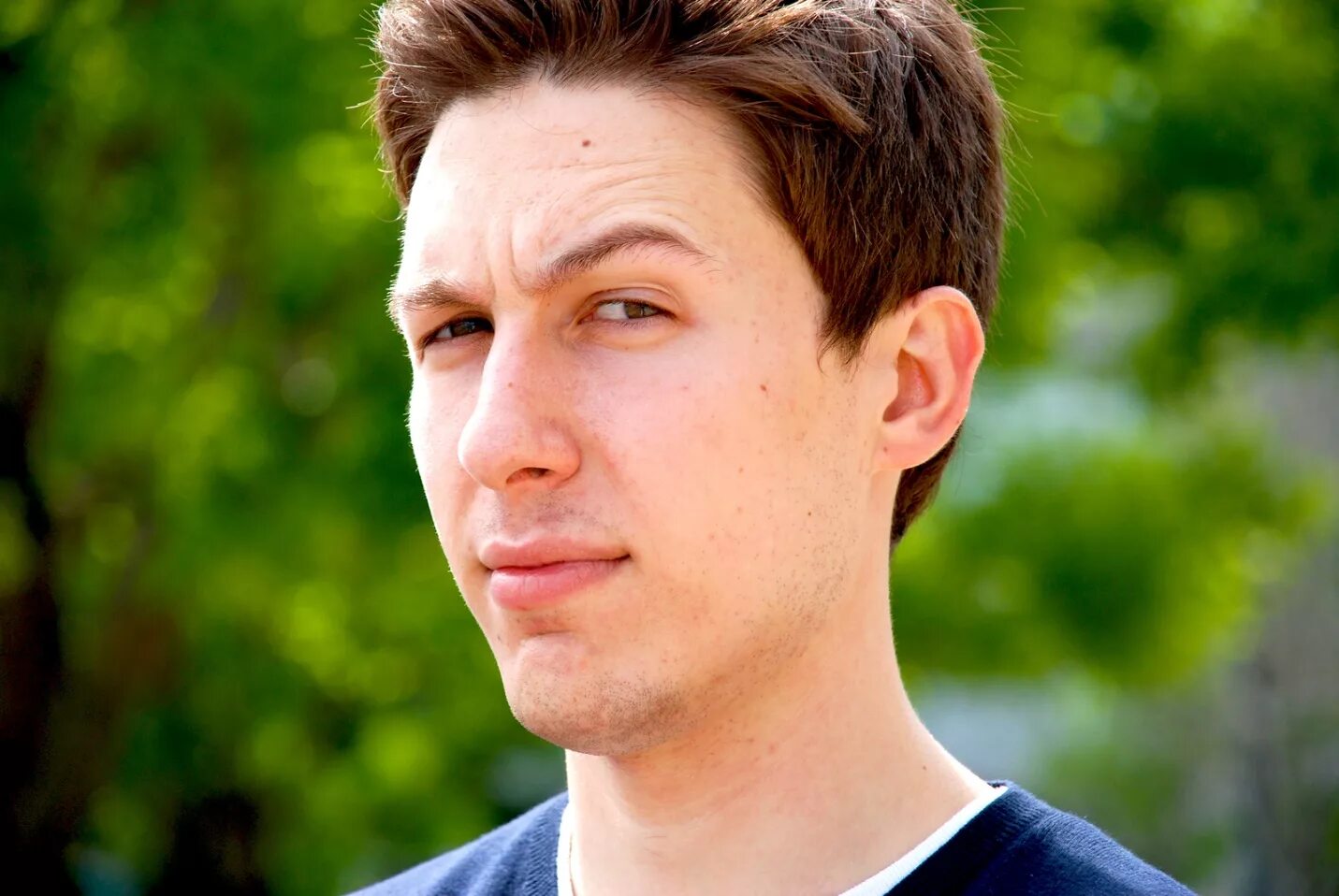 Спок оргаадай. Спок логично. Man with raised eyebrows. Dwayne johnson взгляд. Закари куинто спок.