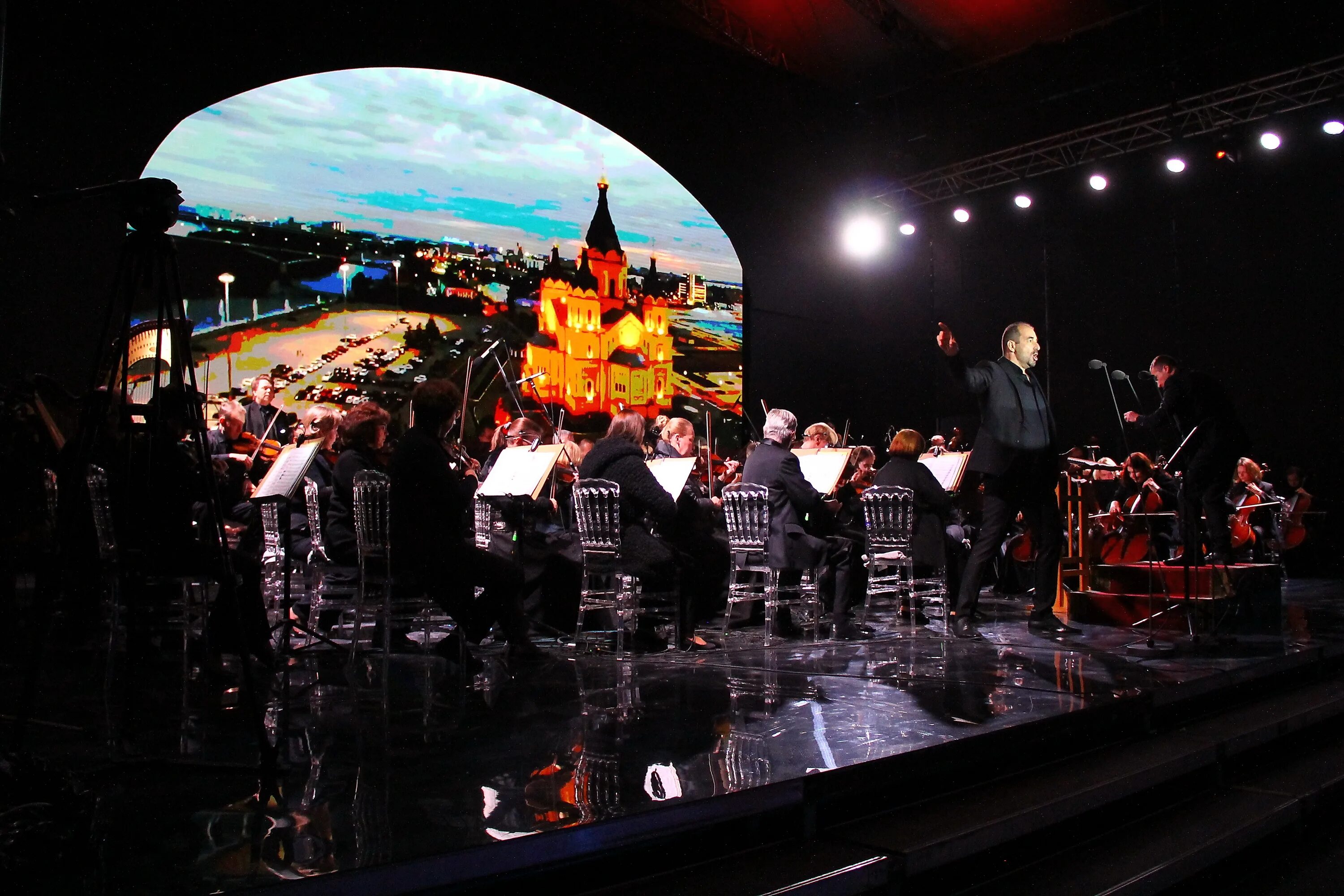 Нижний новгород пакгауза 2023. Стрелка фестиваль фестиваль нижний. Техно стрелка фестиваль. Фестиваль на стрелке нижний новгород. Концертный зал пакгаузы нижний новгород.