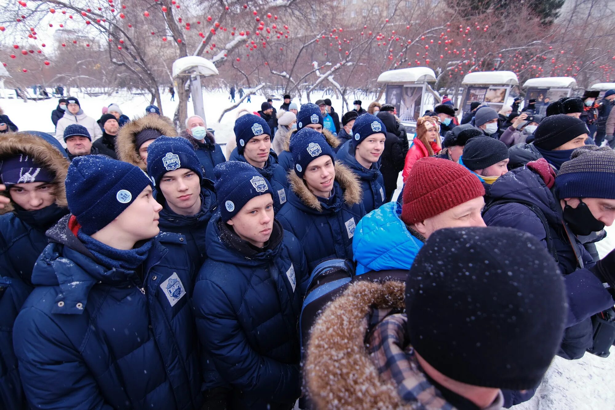 Травниковская хоккейная команда. Часы Травникова.