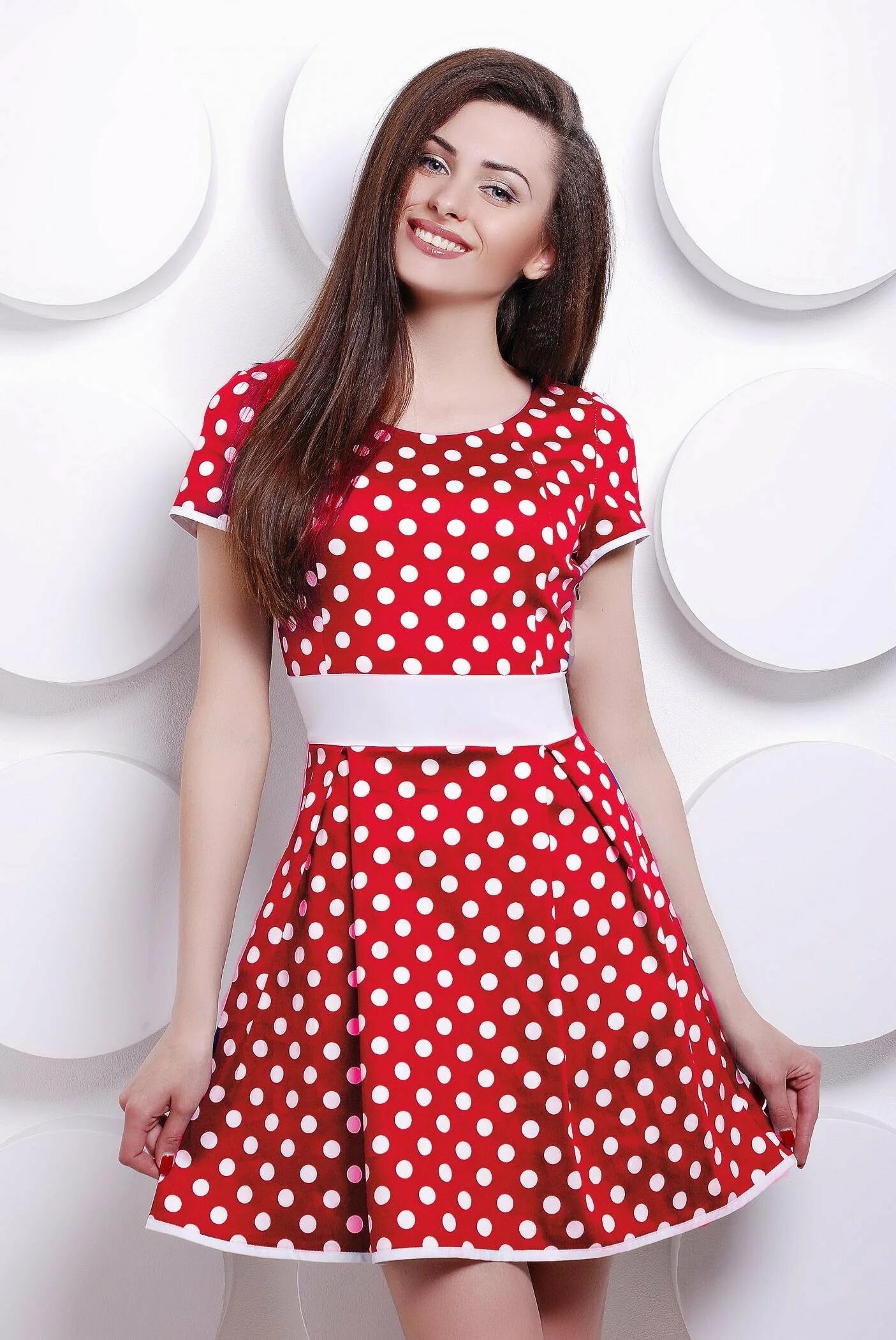 красное платье в белый горошек. красное платье в белый горох. красное платье в белый горох. красное платье в белый горох. красный сарафан в белый горошек.