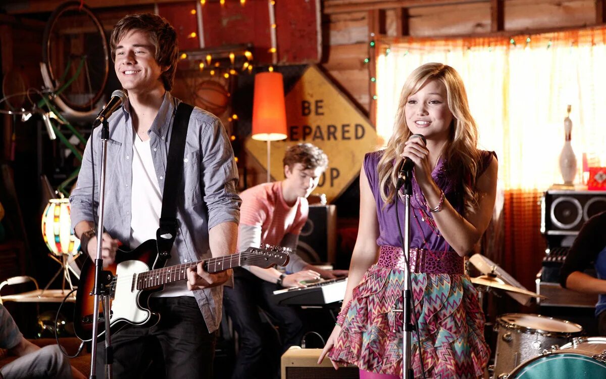 Девочка против монстра 2012. Девочка против монстра кэтрин макнамара. Девочка против монстра фильм 2012. Оливия холт против монстра. Девочка против монстра фильм 2012.