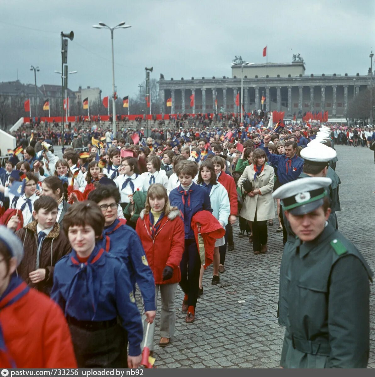 Гдр обсуждение. Гдр 1970. гдр берлин 1970-х. гдр 1950. германия 1970-е гдр.