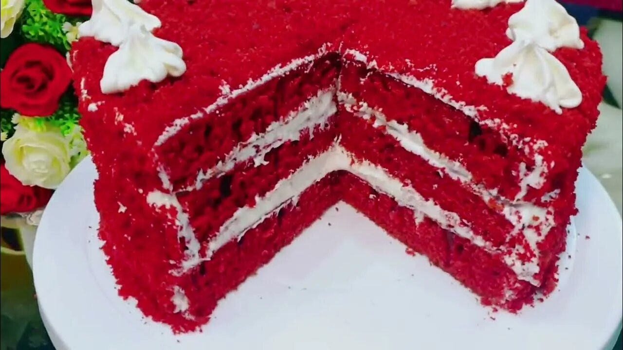Торт бархат на сковороде. Торт на сковороде красный красный бархат. Торт красный бархат. Торт красный бархат. Торт клубничный бархат.