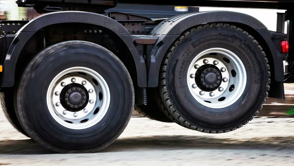 Сколько колес у автомобиля. Volvo fh16 Wheel. Шасси Шакман 6х6. Вольво трак 6×6. Volvo FMX 3 моста.