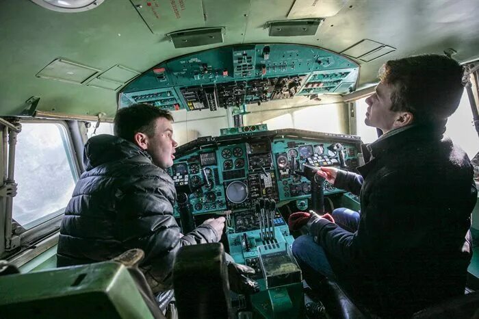 Ульяновский институт гражданской авиации имени бугаева. Ульяновский университет гражданской авиации. ульяновский институт гражданской авиации баратаевка. бугаев маршал авиации. ульяновский университет гражданской авиации общежитие.