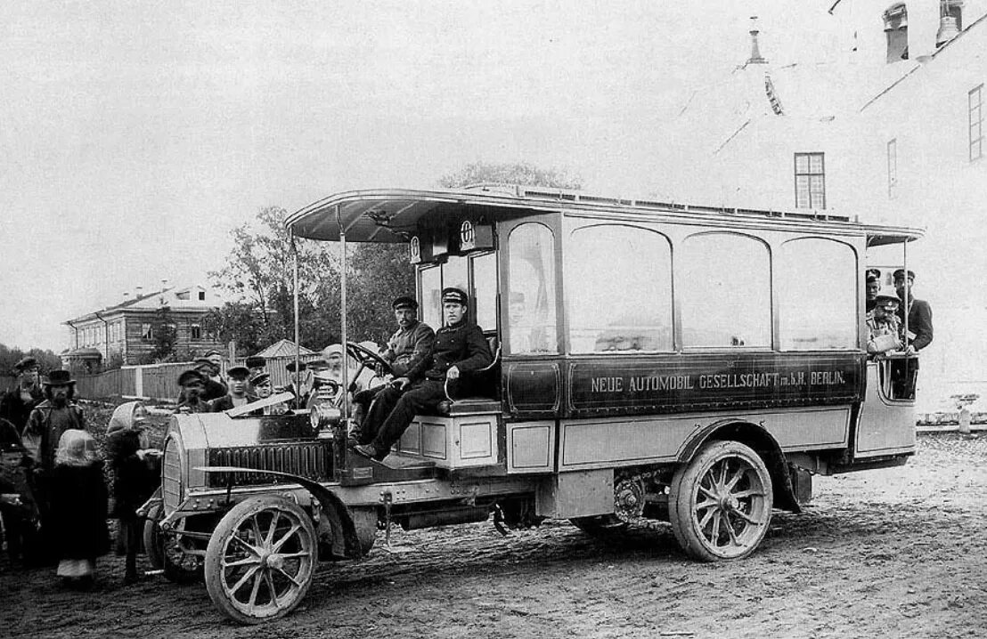 Первый автобус 25. Автобус в Архангельске 1907. Автобус Nag 1907. Французский паровой Омнибус(1873).. Автобус немецкой марки наг Архангельск 1907 год.